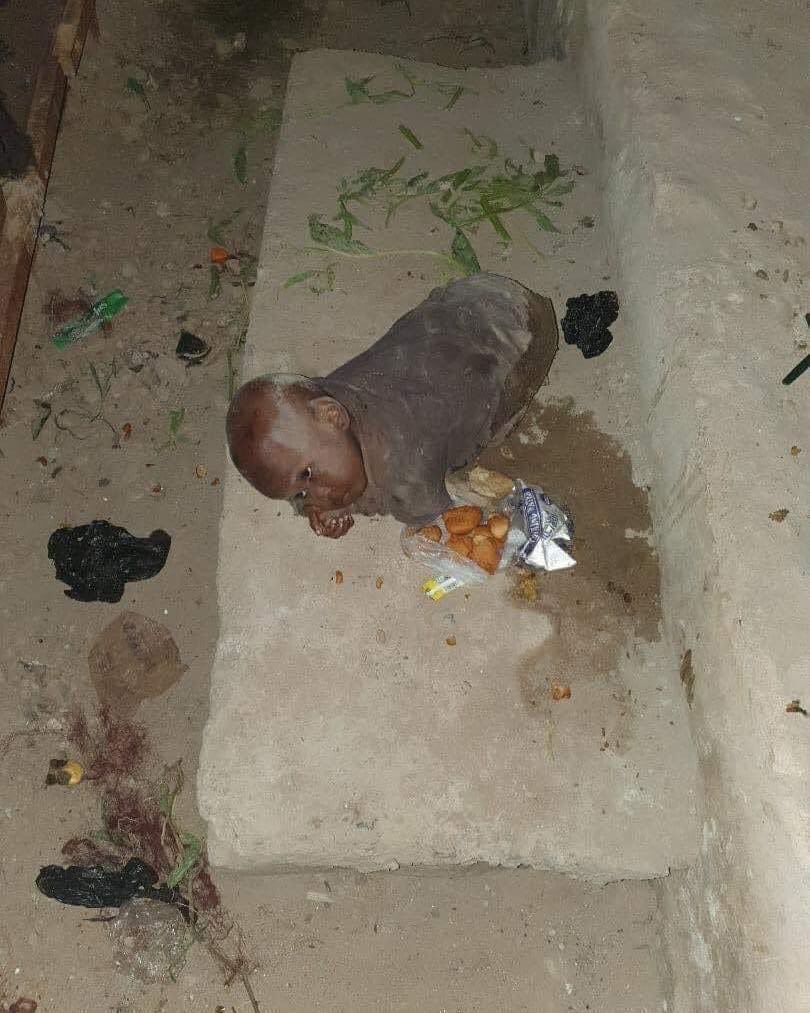 ZonePresse_'s tweet photo. Cet homme a trouvé une petite fille abandonnée dans la rue il y a quelques mois. Elle a bien grandi❤️ https://t.co/QLuXNujU7E