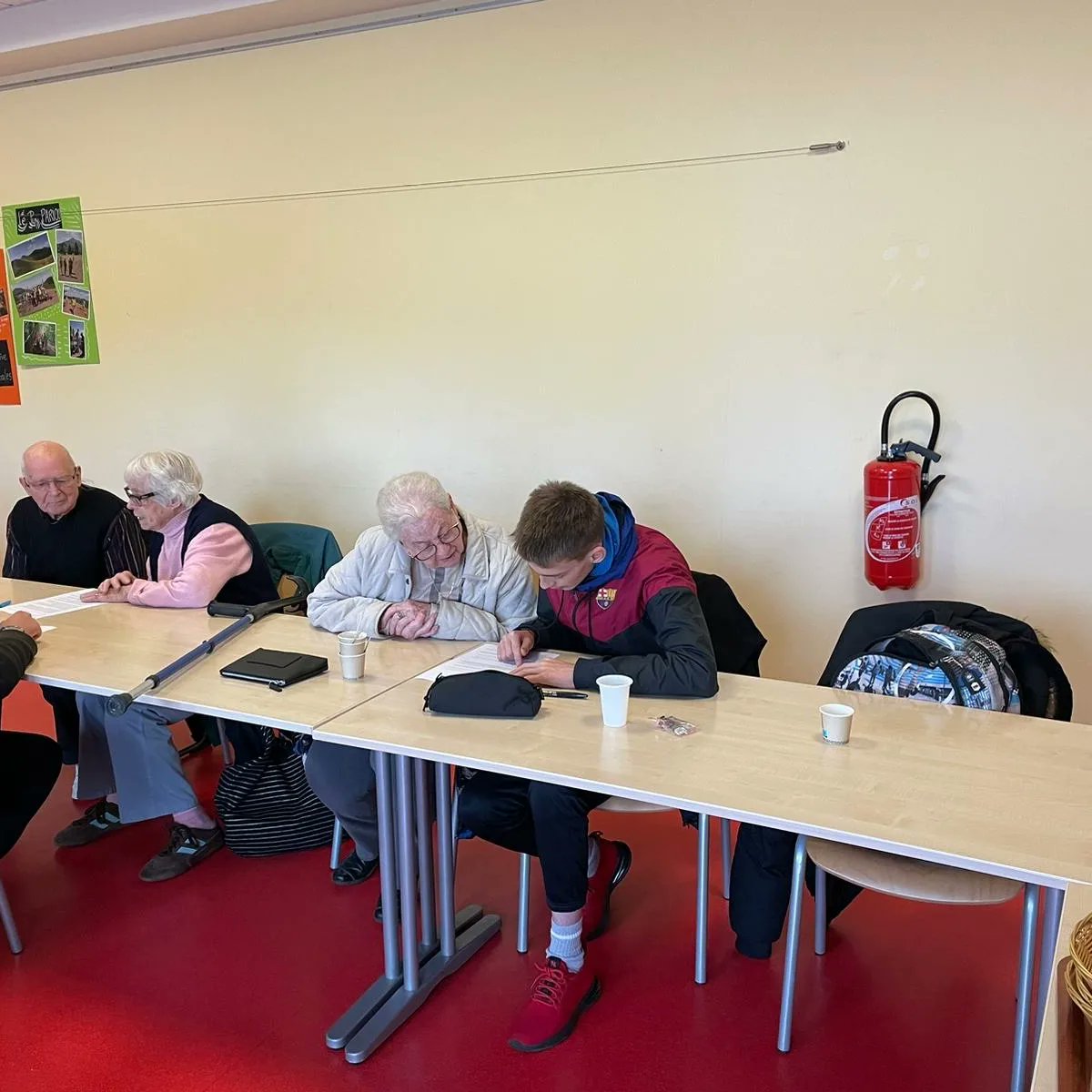 Dans le cadre du projet lecture de nos menuisiers, c'est tout un projet trans-générationnel qui s'est monté avec les résidents de l'ehpad la grenadière de Trélissac. D'excellents moment de partage pour les jeunes comme les moins jeunes