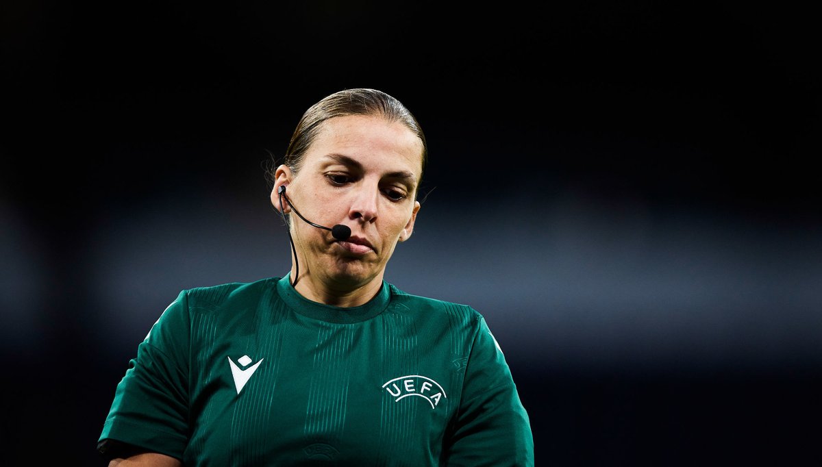 🚨 OFFICIEL ! Stéphanie Frappart arbitrera le match entre le Costa Rica et l'Allemagne. 🇩🇪🇨🇷

Elle deviendra la première femme à arbitrer un match de Coupe du monde.