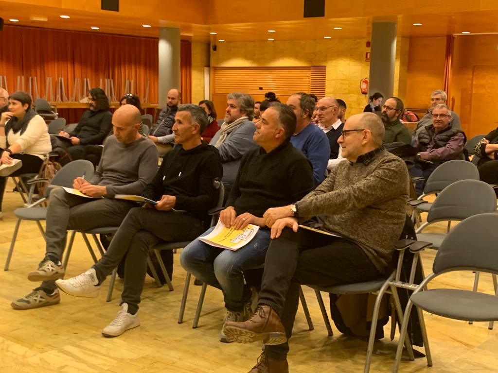 ERCfedLleida's tweet photo. 📍 Avui hem fet una jornada formativa i de treball a #Alcarràs

🗳️ Encarem les eleccions municipals amb l'objectiu de refermar-nos com a primera força municipalista del país i posem a l'abast dels electes republicans eines per transformar els municipis ✊🏻

#EscrivimElFutur #M2023 https://t.co/Nh8dH1IYSi