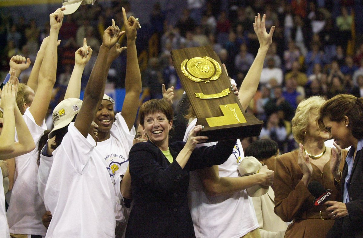 “I am humbled to receive an award with Pat Summitt’s name on it. She was the voice of women’s basketball and a role model for coaches of all sports."

<a href="/MuffetMcGraw/">Muffet McGraw</a> on receiving the prestigious 2023 Pat Summitt award.

🔗: bit.ly/3XItgNH 

#GoIrish☘️