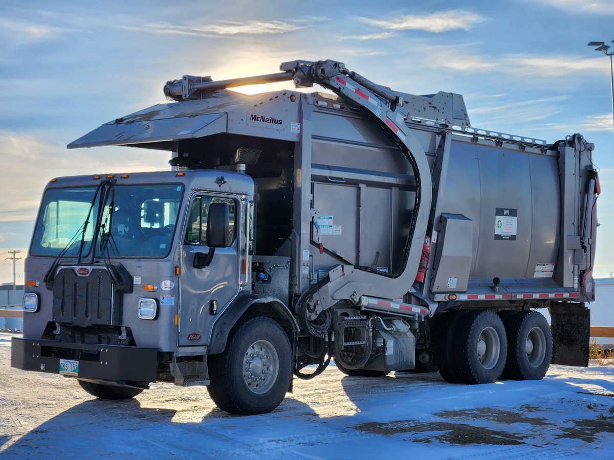 PBXTRUCKSERVICE's tweet photo. She's got the look ♻️
.
.
.
.
#peterbilt #pbxtruckservice #peterbiltofsteinbach #peterbiltpride #peterbiltforlife #canadiantrucks #garbagetruck #recycle #heavydutytrucks #truckinglife #trucking #manitoba #steinbach #blumenort #winnipeg #november #trucksdaily #truck #semitruck https://t.co/A0UdWjtOoc