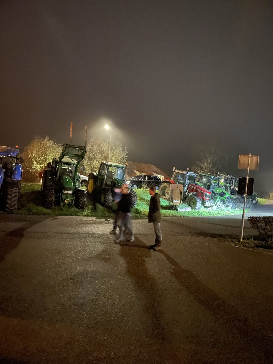 Vanavond aanwezig bij de stikstofpresentatie van <a href="/peterdrenth68/">Peter Drenth</a> namens <a href="/VVD_WMaasenWaal/">VVD West Maas & Waal</a>. Benieuwd hoe #CDA aankijkt tegen de #stikstofproblematiek