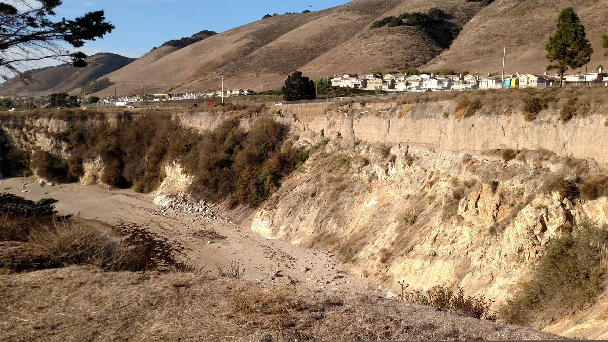Need help with erosion issues? #CAStateParks <a href="/Boat_California/">DBW</a> is now accepting grant applications for shoreline erosion control &amp; public beach restoration projects. Deadline to apply is Thurs, 12/15 by noon.

Learn more: bit.ly/3VhdcRB 

#GrantsTuesday 🚤🌊🤑