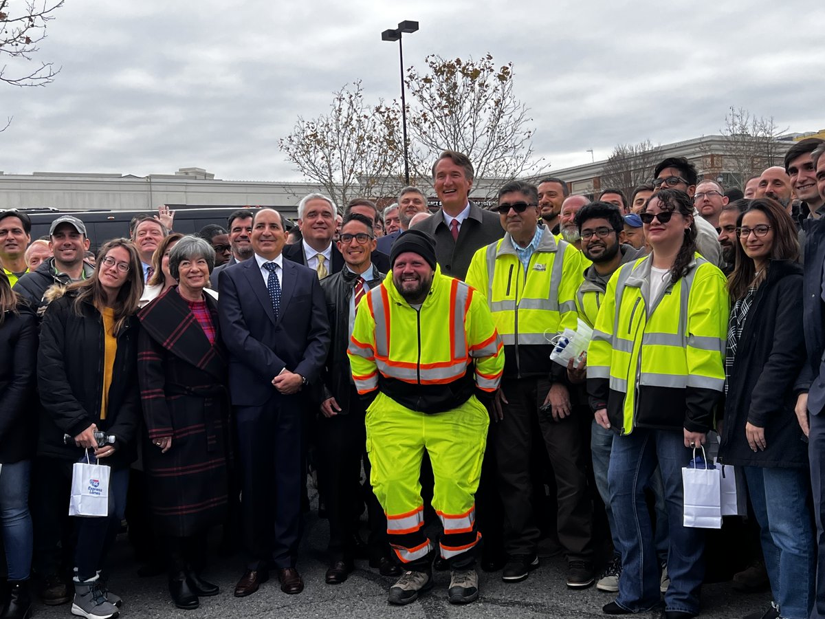 GWBoardofTrade's tweet photo. Today, @GovernorVA officially opened the I-66 Express Lanes just outside the Beltway, a project that provides faster and more reliable travel, new access points and helps alleviate congestion in our region. #ride66express #greaterwashington #virginia #DC #maryland #infrastructure https://t.co/tVmvPIboci