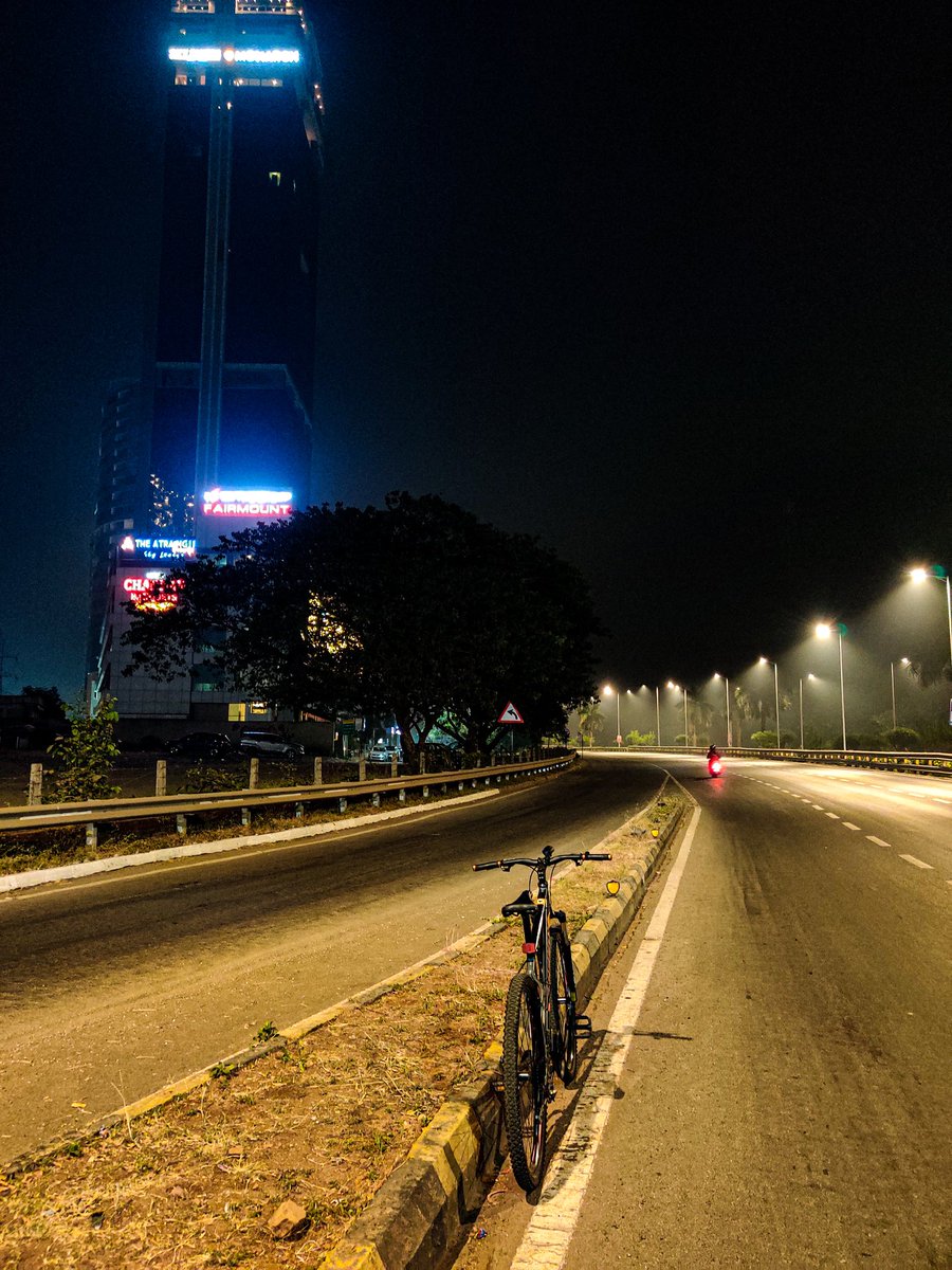 BobbySingh995's tweet photo. Night Sprint
.
.
#cycling #night #ride #GoGreen 
#firefoxbikes #gobiking #ExploreOnFirefox #shotononeplus https://t.co/H4lkseYXHv