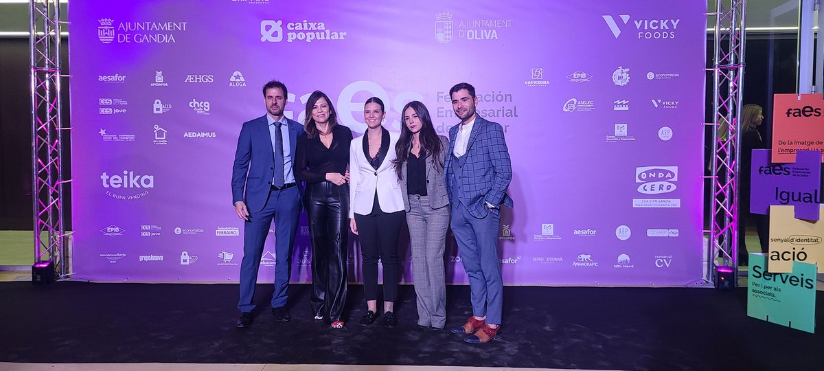 labtecnic's tweet image. A punto de entrar en el evento de @faesafor para recibir el premio a la Trayectoria Empresarial.