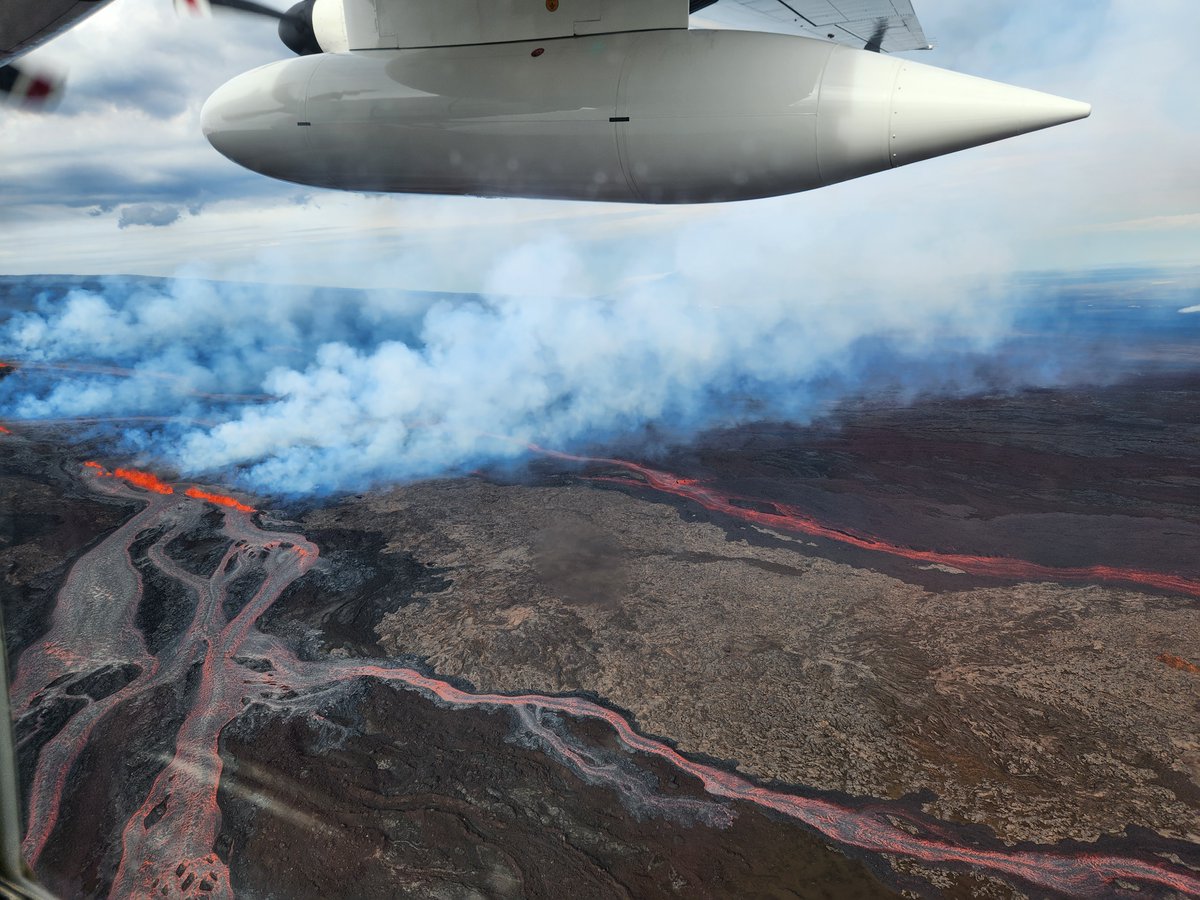NOAAResearch's tweet photo. You probably heard the Mauna Loa volcano is erupting, but you may not have heard that we have a NOAA Mauna Loa Observatory located on the north side of the volcano!!!

Lava has crossed the access road &amp; power lines, cutting off access to the site. All NOAA staff are safe! (1/2) https://t.co/Q3MuBgyBtU