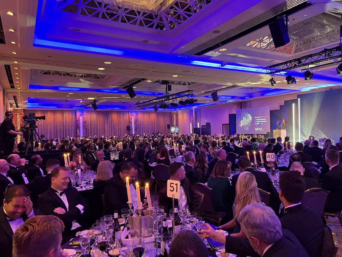 Foodanddrinkfed's tweet photo. We are off! Our CEO @KarenEBetts welcomed tonight’s guests to the #FDFAwards before a speech from our sponsor @kpmguk &amp; an introduction from tonight’s host @jayrayner1 🎤🍾 https://t.co/6eZLJT8Zjh
