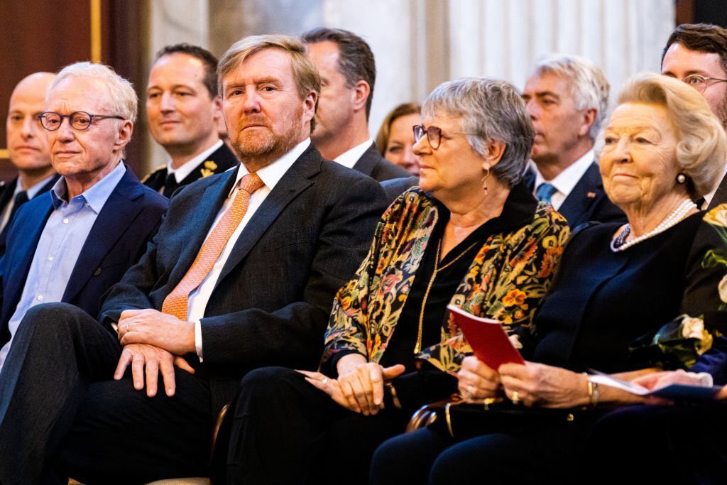 dutchroyals_'s tweet photo. King Willem-Alexander, Regent of the Praemium Erasmianum Foundation, awarded the Erasmus Prize to the Israeli writer David Grossman at the Royal Palace in Amsterdam on November 29, 2022!🏆

Queen Máxima &amp; Princess Beatrix were also in attendance 😊

📸: Patrick van Katwijk https://t.co/54ZcSP0Xx9
