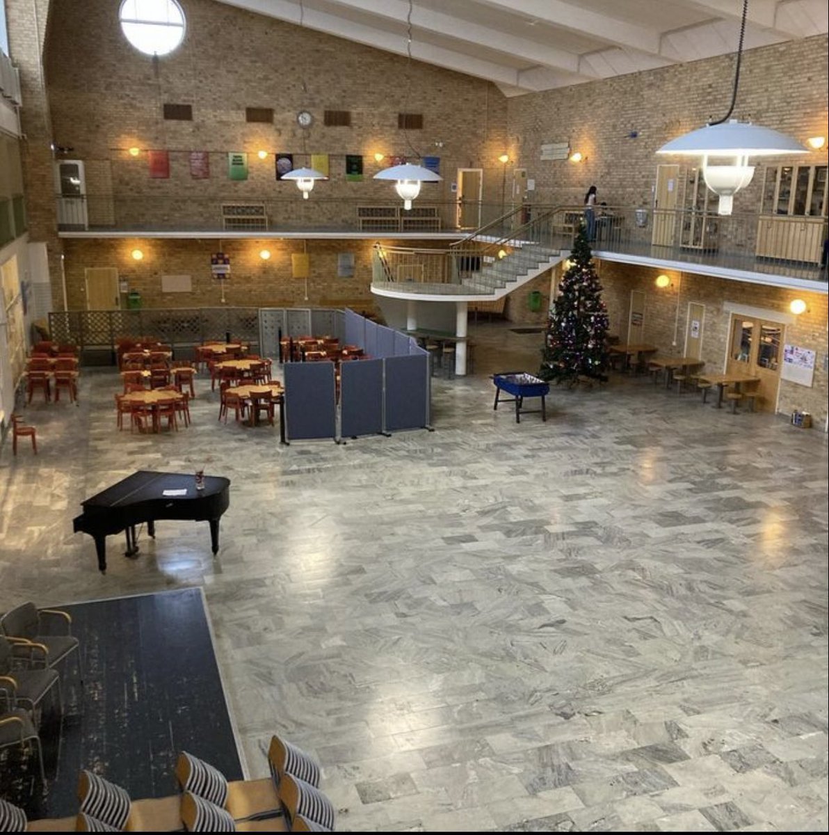 Idag trevligt besök på skolan Emilia Bjuggren, skolborgarråd. Många bra samtal med elever och personal om vad som är viktigt för elevers lärande.