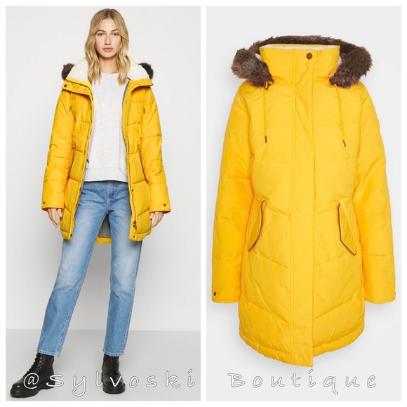 fruitgalthrift's tweet photo. So good I had to share! Check out all the items I'm loving on @Poshmarkapp from @sylvoski @hinchmobb #poshmark #fashion #style #shopmycloset #portandcompany #roxy #elganso: https://t.co/hmCEL0TfU7 https://t.co/mQQUWMWbFf