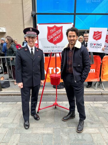 kevinjonas's tweet photo. Always a good time on @TODAYshow! Thanks for chatting with me about giving back with the @salvationarmy for the holidays https://t.co/X4N6jWKTdt