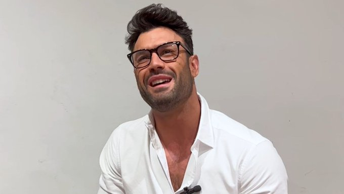 ChicoRealityPop's tweet photo. ¿A quién apoyas?
🔁 Jorge Pérez
❤️ Alba Carrillo
#yoveosálvame https://t.co/CXK54BwFXj