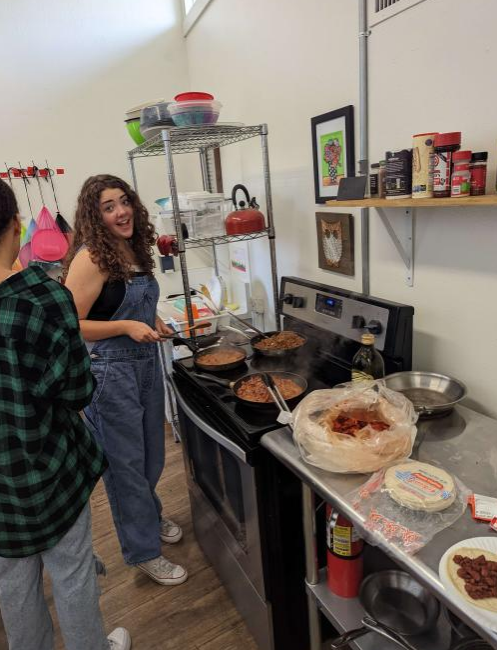 OpenSchoolOC's tweet photo. **Student post**

It's such a joy to see all the cooking (and eating, heh) that goes on in our kitchen!! Our students are such amazing chefs💕😍 Delicious!!! 

--Charlie https://t.co/7caH4yVwZb