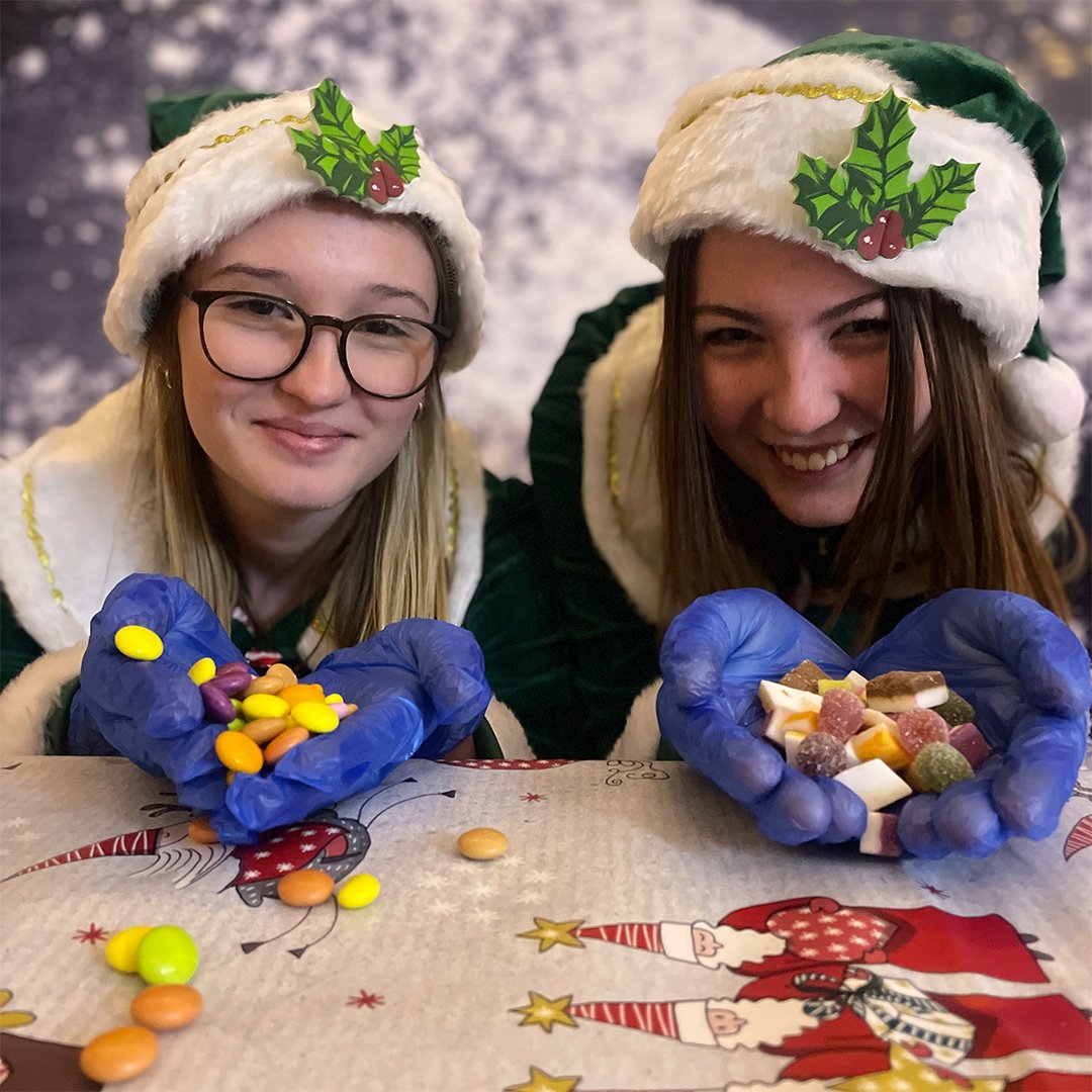 Come and decorate Gingerbread Men with us here in the Skylark Grotto!➡️ bit.ly/SkylarksChrist… 
Bring the children for a magical time of ...
🧝Singing with Elves
🍪Gingerbread decorating
🦌Reindeer Food
✏️Colouring
🧸Make-a-Bear
🎁Pick Your Gift
and 
🎅MEET THE REAL SANTA!