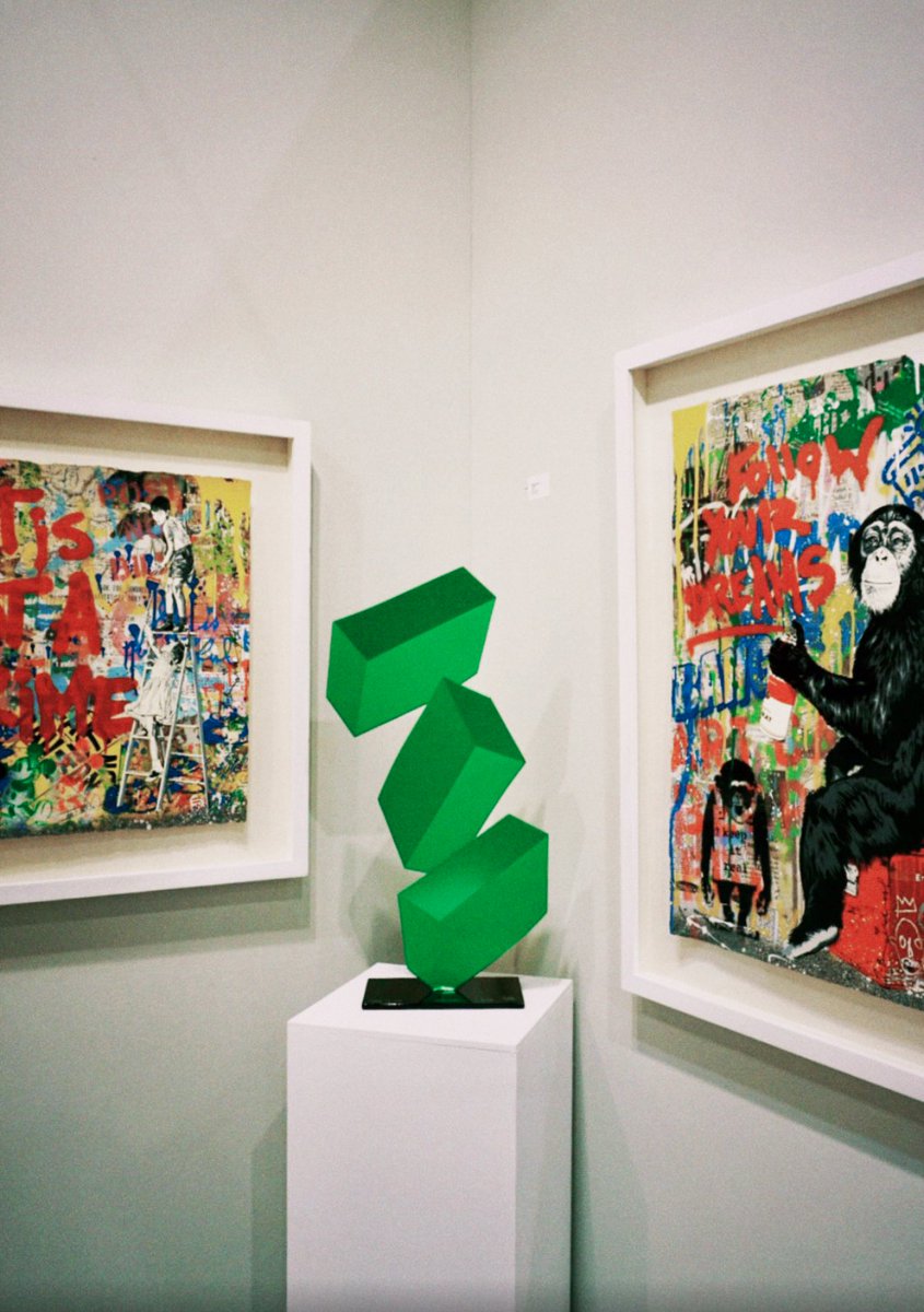 La edición pasada tuvimos la suerte de contar con una obra de Rafael Barrios, el escultor sudamericano residente en Miami. La <a href="/GHISPANICA/">Galería Hispánica</a>   expuso durante la feria una de las esculturas del artista, “Tumble”, del año 2017 realizada en acero inoxidable lacado.