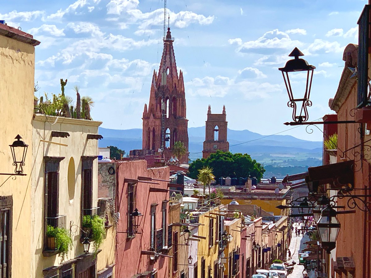 The Parroquia de San Miguel Arcángel looms large over the town center in San Miguel de Allende, its pink wedding cake towers were designed by Zeferino Gutierrez, an indigenous stone mason. #sanmigueldeallende #mexico #gogyded #architecture