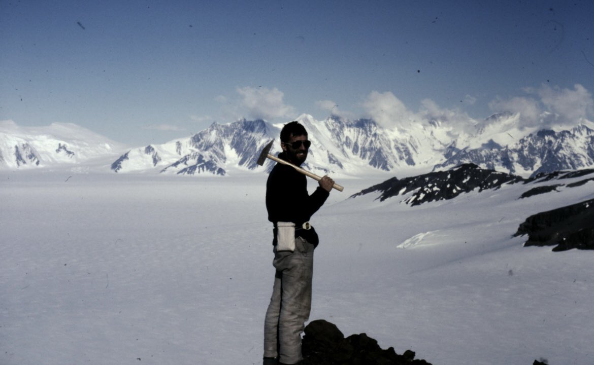 geoscienceabdn's tweet photo. Feeling the cold yet?❄️🥶If not we have one last Christmas surprise before the end of term🎄Our amazing  lecturer Dr Malcolm Hole has offered to talk about his experience in Antarctica.The Talk will be next Tuesday 6th December at 5:30pm in MT1- we hope to see you there.😆 https://t.co/l5uEWMqNhT