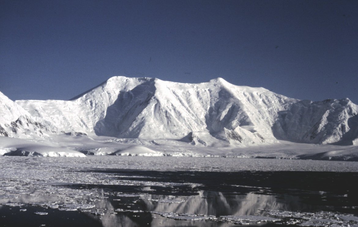geoscienceabdn's tweet photo. Feeling the cold yet?❄️🥶If not we have one last Christmas surprise before the end of term🎄Our amazing  lecturer Dr Malcolm Hole has offered to talk about his experience in Antarctica.The Talk will be next Tuesday 6th December at 5:30pm in MT1- we hope to see you there.😆 https://t.co/l5uEWMqNhT