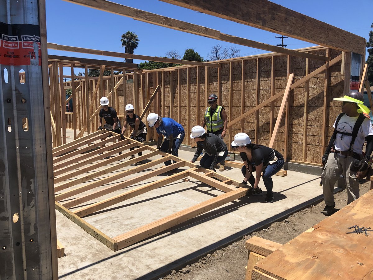 HudsonPPI's tweet photo. This #GivingTuesday, we’re proud to share some of the many ways our employees take advantage of our Volunteer Time Off benefit to find creative and meaningful opportunities to come together and serve our communities! #BetterBlueprint #HudsonHelps #SunsetServes https://t.co/SobQYQwcNd