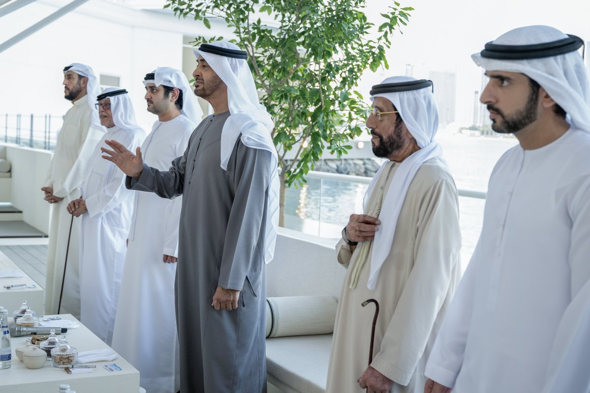 Zsofi1111_'s tweet photo. صاحب السمو الشيخ محمد بن زايد آل نهيان رئيس الدولة يستقبل سمو الشيخ حمدان بن محمد بن راشد آل مكتوم ولي عهد دبي وسمو الشيخ مكتوم بن محمد بن راشد آل مكتوم نائب حاكم دبي نائب رئيس مجلس الوزراء وزير المالية، وذلك في مجلس قصر البحر. https://t.co/XA4RWJQWGS https://t.co/tQNo0PYQZS