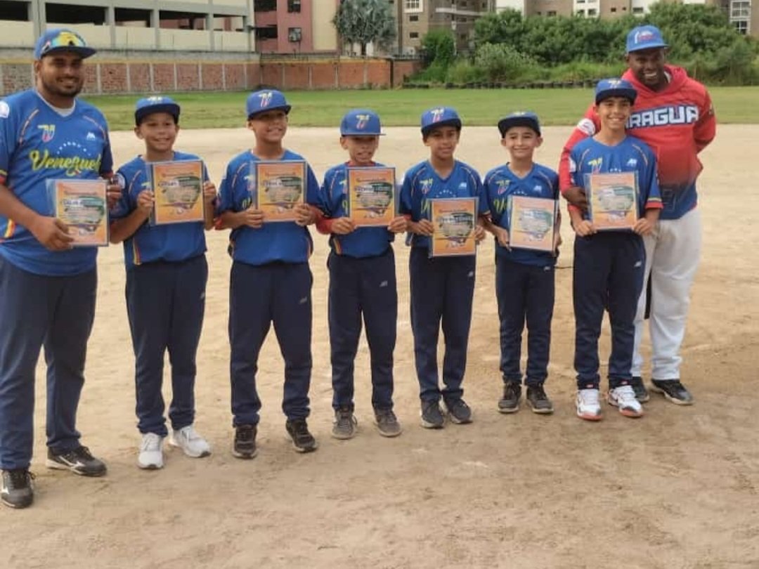 Juanlperezc's tweet image. #29Nov | .@juancho_perez99 #Infilder #2028Class recibió el #22Nov reconocimiento por el campeonato #ponyleague #mustang2022
•
#teambeisbol
#fevebeisbol
•
@WBSC
@copabeoficial
@FEVEBEISBOL
@AsoAragua
@PONYbbsb
@LittleLeague
@TeamBeisbolVe
@pequenasligasve

📽 @Juanlperezc