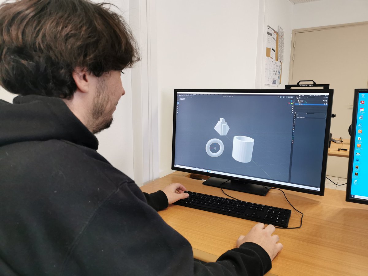 JenniferSelosse's tweet photo. 🔎 Mais que fait Théo ?
Il se forme à la fabrication numérique avec @AFPA_CORSE pardi ! 🤗
Encore une belle session de formation avec des stagiaires investis et sympathiques
Nouvelle session en décembre 😉
#formationsencorse #impression3D #programmationArduino #decoupeLaser https://t.co/69uaoXgvyg