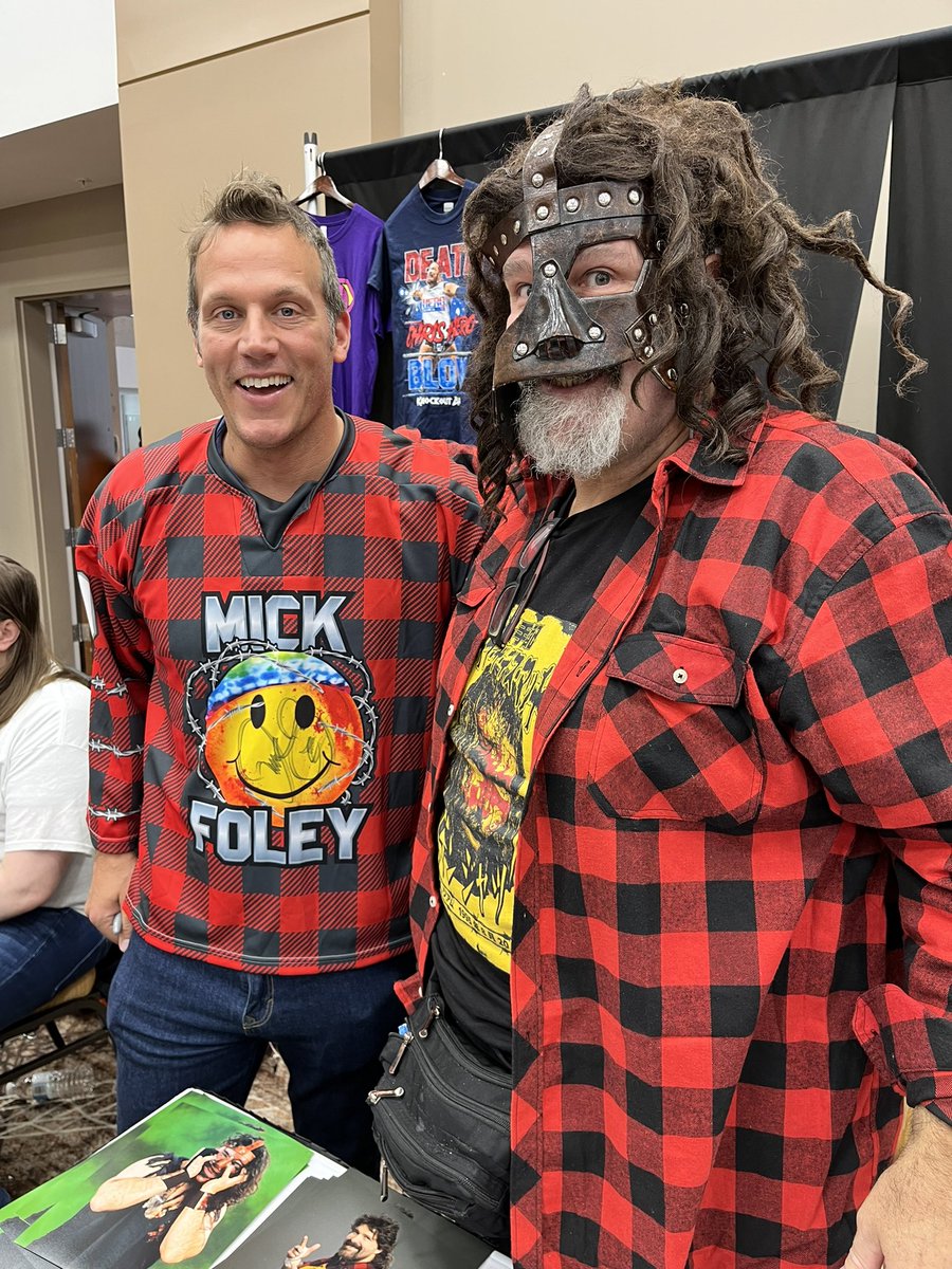 Can you guess what our new hockey jersey is gonna be? Thanks to @realmickfoley and @WrestleCade for an a great weekend! #messbucketcomics #wrestlecade #hockeyjersey #mickfoley #prowrestling #wrestling