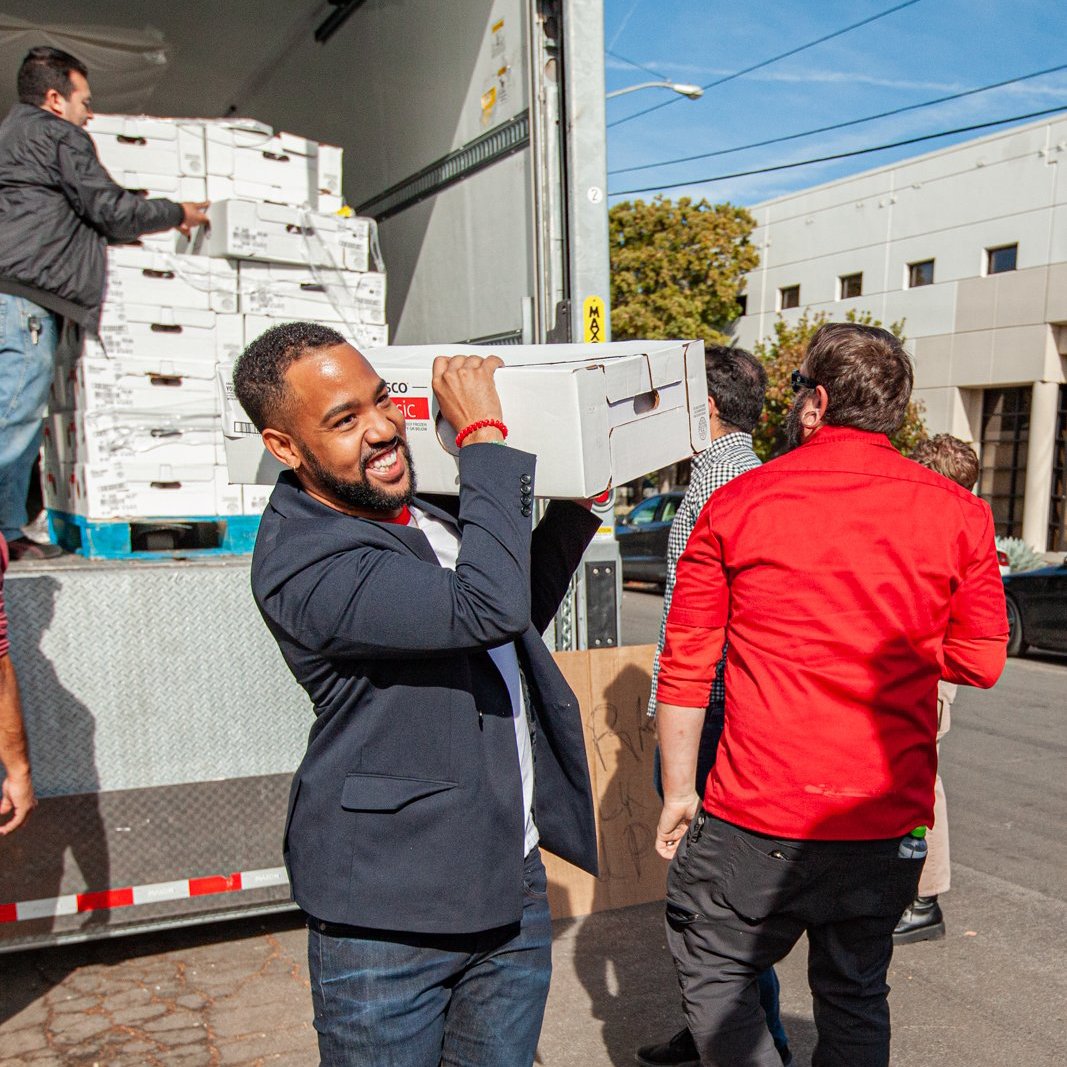 Food insecurity remains a critical issue across our nation, but together we can end hunger. In honor of Thanksgiving & #GivingTuesday, Bad Robot donated 1000 turkeys to @WsideFoodBank. Please join us in giving what you can to your local food bank this holiday season & beyond.❤️