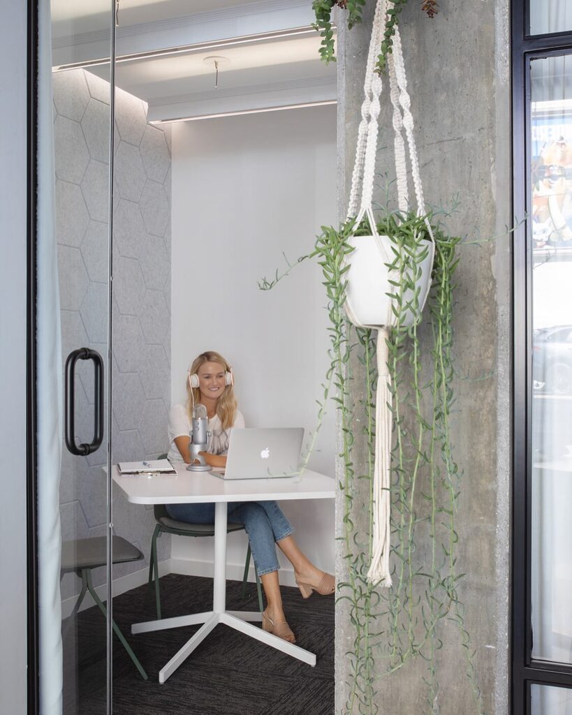 BLANKSPACES's tweet image. BLANKSPACES LARCHMONT: 
A Podcast Room 🎧 perfect for you 

📸: @marciaprentice 

For more info, link in bio 🌳

#blankspaces #coworking #melrose #hollywood #flexibleworkspace #privateoffice #podcast #meetingroom #sharedofficespace instagr.am/p/CljlzFDP7nq/