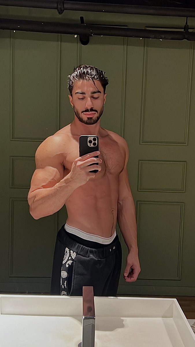 Hot Dudes Good Mood 🇺🇦 on Twitter: "RT @mosaffari98: workout buddy