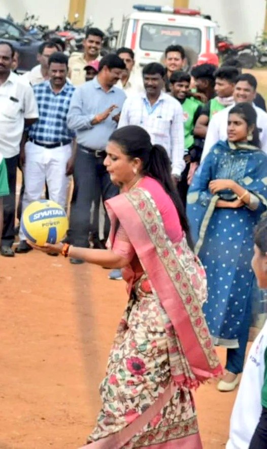 Image Latest Roja Actress Collections, Roja Playing Games, Dance in Public # 1