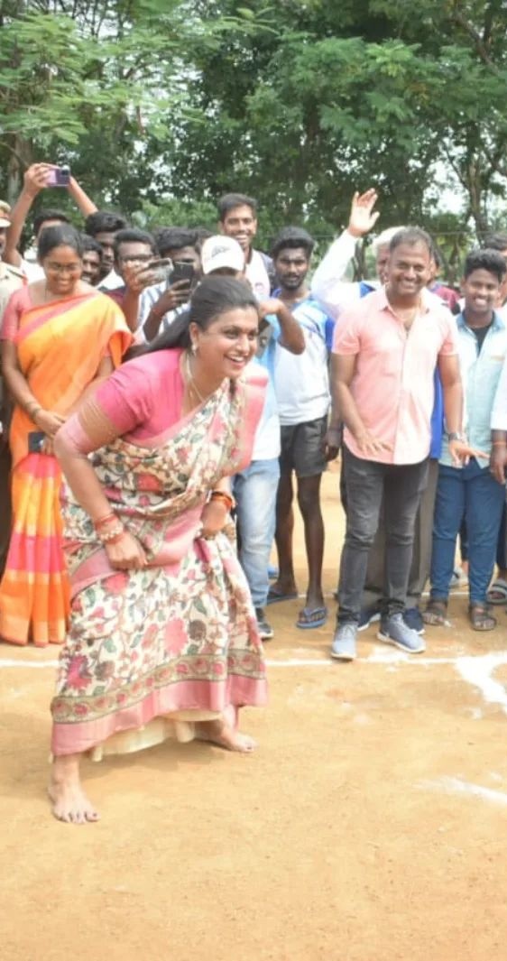 Image Unbelievable Latest Roja Actress Collections, Roja Playing Games, Dance in Public # 1