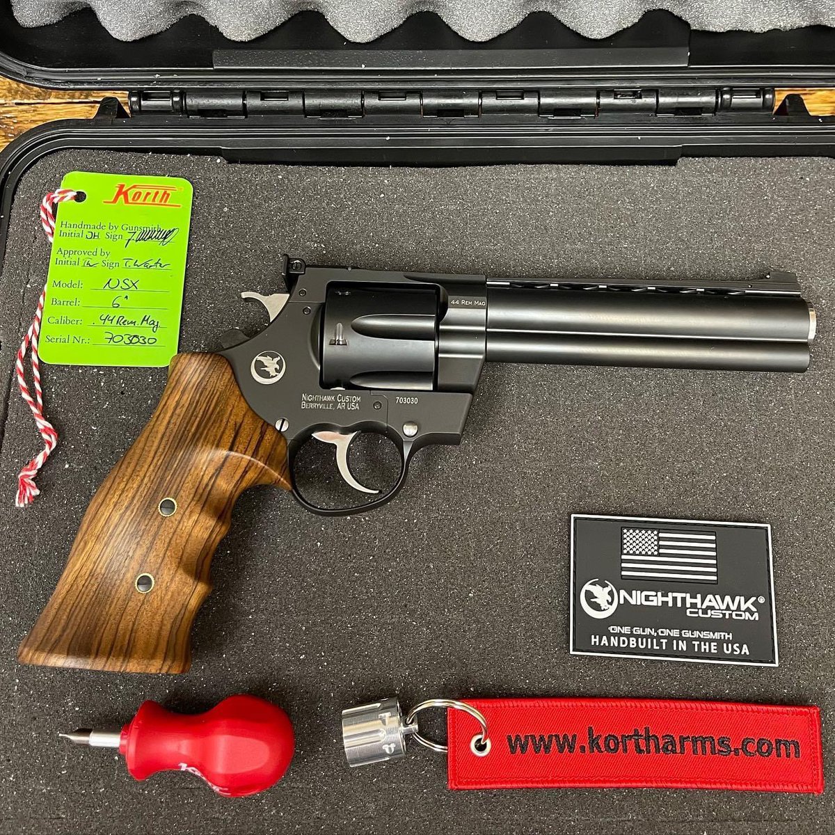 NighthawkCustom's tweet photo. 6β Mongoose in .44 Magnum.
A beauty and a beast!
#Korth #KorthRevolver #WheelGun #44Magnum #44Mag https://t.co/JogO3O9FSa