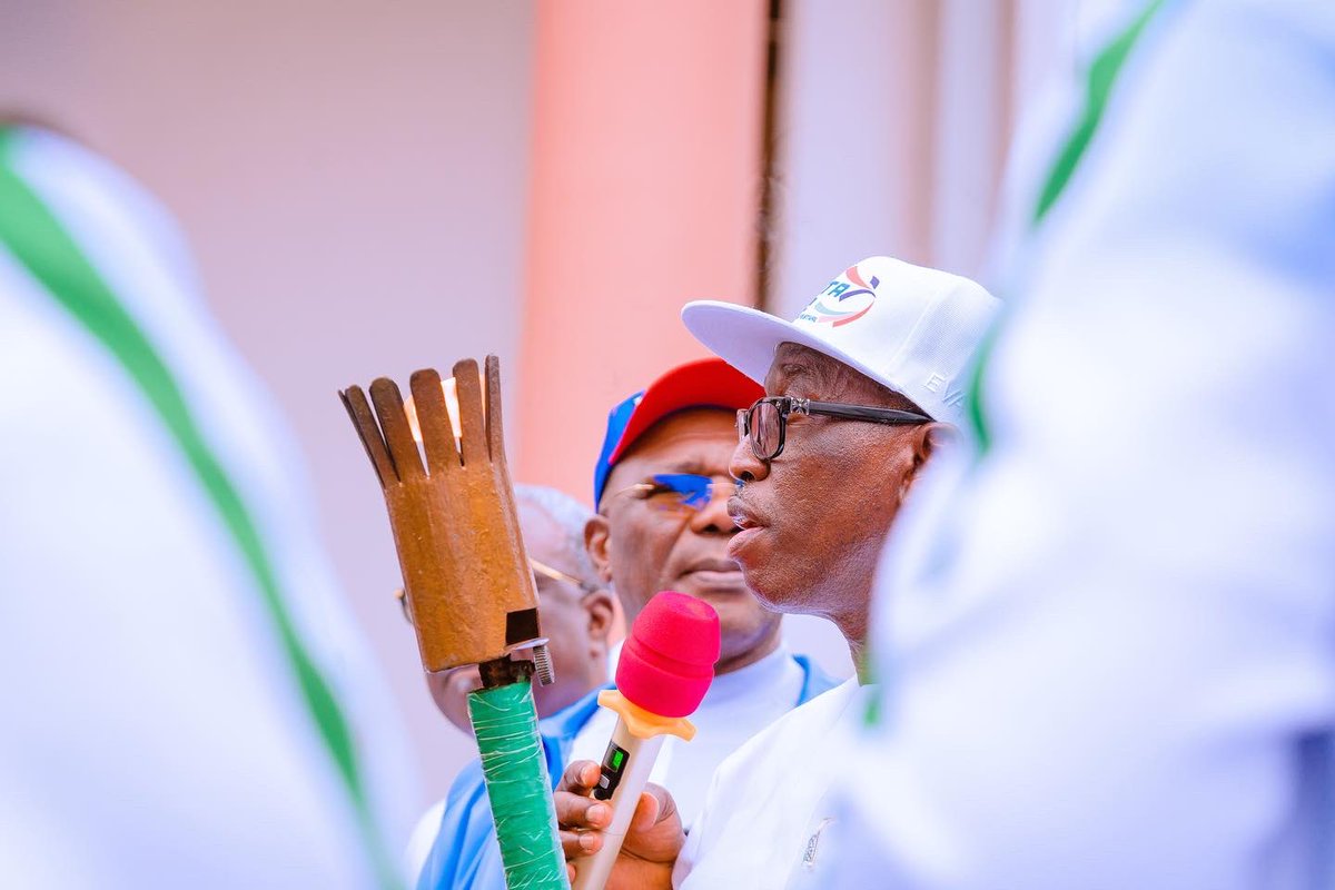 DSGovernment's tweet photo. “On your marks! Get set…”

Ahead of #Delta2022, earlier today, Governor Ifeanyi Okowa, received the National Sports Festival Torch of Unity at the Government House, Asaba. https://t.co/OevaJZcdID