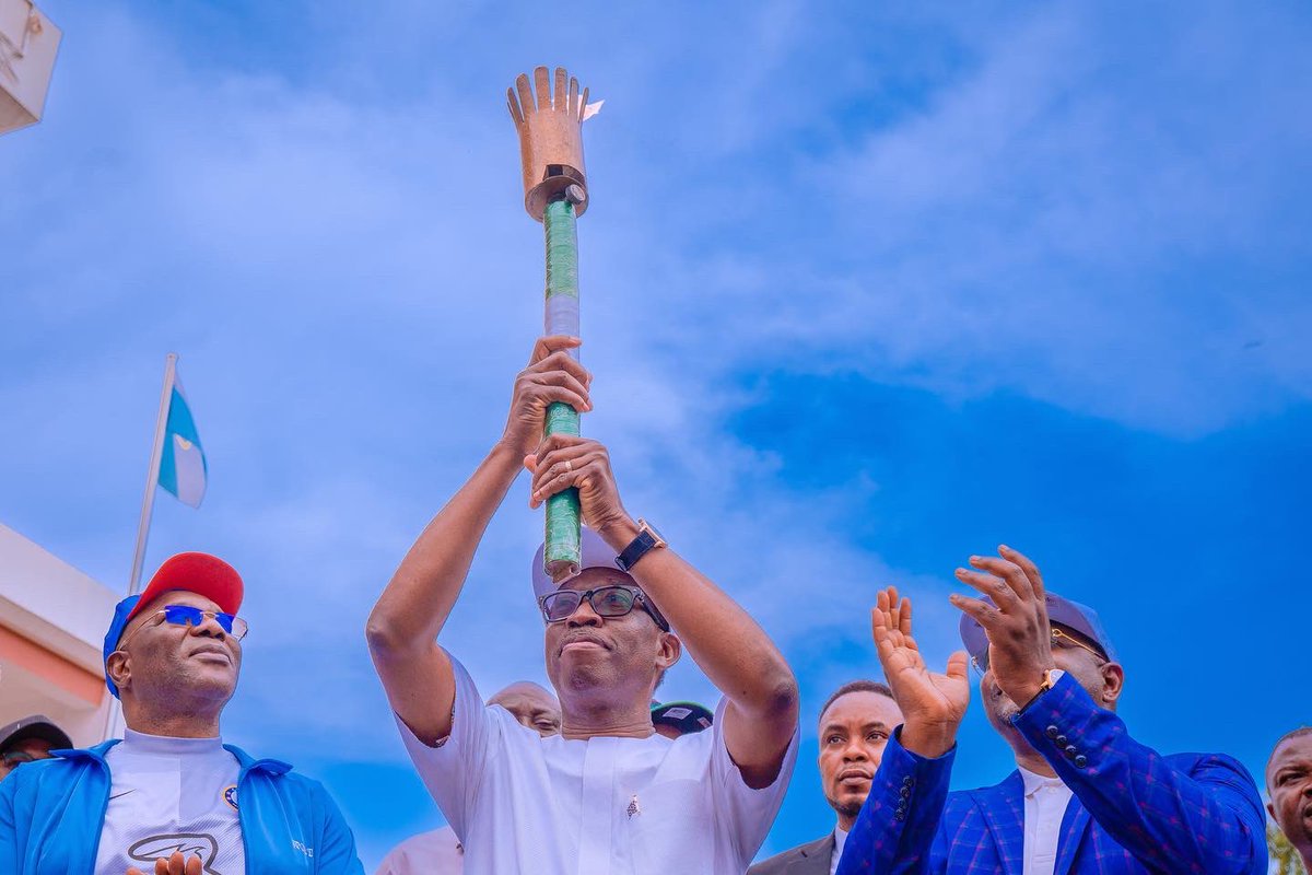 DSGovernment's tweet photo. “On your marks! Get set…”

Ahead of #Delta2022, earlier today, Governor Ifeanyi Okowa, received the National Sports Festival Torch of Unity at the Government House, Asaba. https://t.co/OevaJZcdID