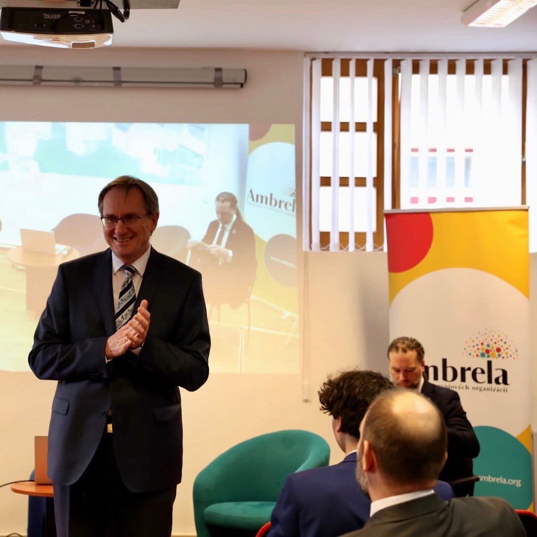 Ambrela_org's tweet photo. Prebieha Medzinárodné odborné #kolokvium o globálnom vzdelávaní, kt. spoluorganizuje naša #Ambrela v rámci projektu #EduGlobe s podporou #ACFSlovakia. Workshopy povedie aj náš nórsky partner: Dr. Robert J. Didham z Univerzity INN. Viac tu: https://t.co/1XzA47luDb #gv #gce #acf https://t.co/aNLcL785ZU