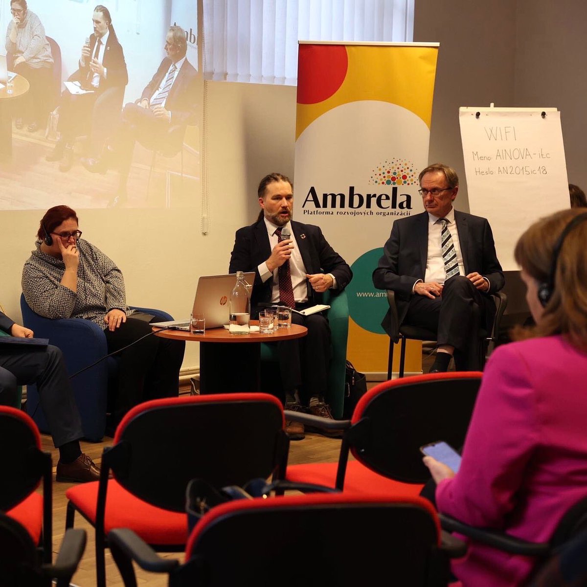Ambrela_org's tweet photo. Prebieha Medzinárodné odborné #kolokvium o globálnom vzdelávaní, kt. spoluorganizuje naša #Ambrela v rámci projektu #EduGlobe s podporou #ACFSlovakia. Workshopy povedie aj náš nórsky partner: Dr. Robert J. Didham z Univerzity INN. Viac tu: https://t.co/1XzA47luDb #gv #gce #acf https://t.co/aNLcL785ZU