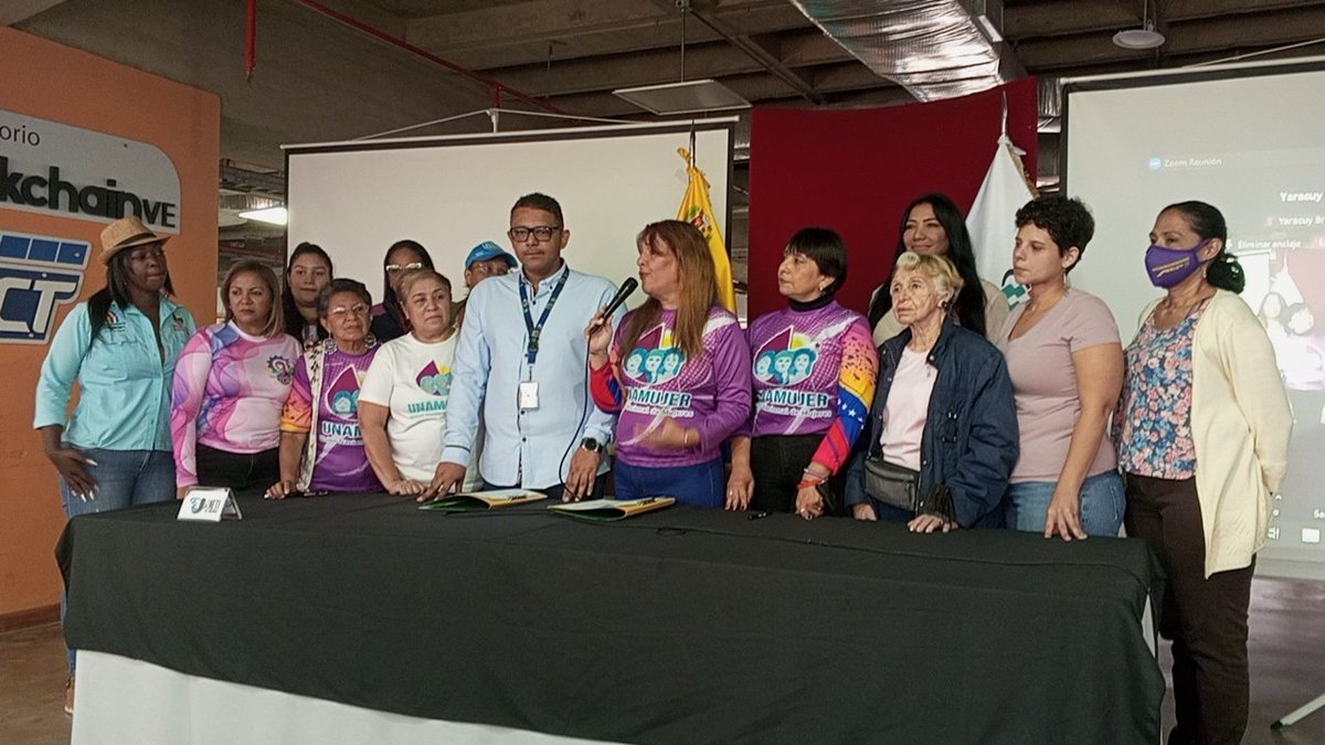 C_Berbeci's tweet photo. La Unión Nacional de Mujeres firma acta de compromiso con la UNETI #Hoy 29 de noviembre, con la intención de motivar la formación en economía digital y el conocimiento del mundo cripto así como las nuevas tecnologías https://t.co/VRQO00jITY