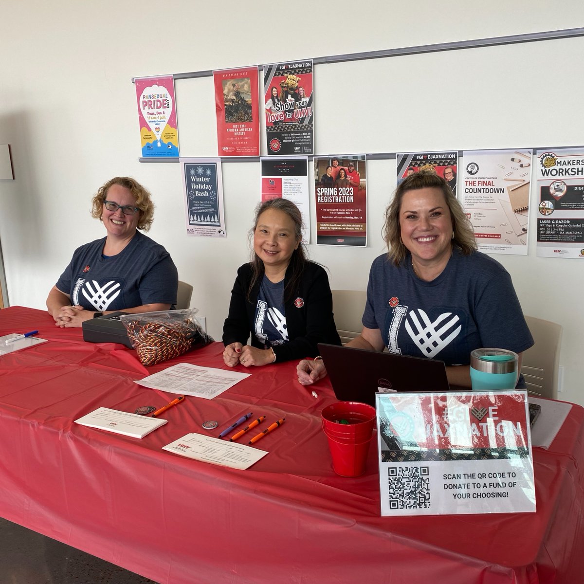 TAMU_VICTORIA's tweet photo. Did you know?? There are giving stations located in 5 different places.

University West, Center, and Commons, Jag Hall, and Crossroads Bank all have tables set up ready to take your donation! What are you waiting for?

#UHVGivingTuesday #GIVEJAXNATION https://t.co/aaba3zFgsQ