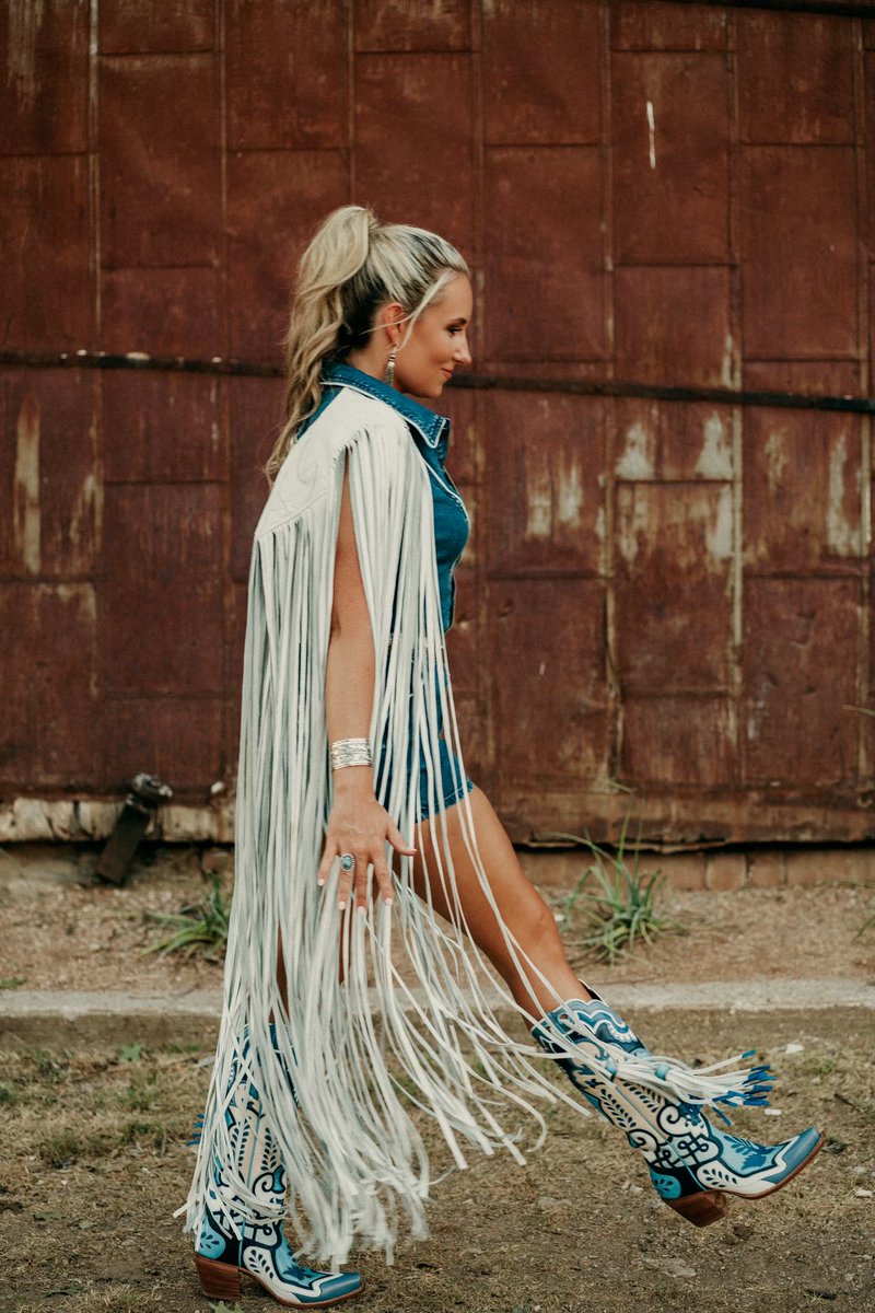 Amanda Kate Ferris (@iamamandakate) on Twitter photo “Baby Let’s Go To Vegas” NFR Bound! Can’t wait to see everyone, let me know if you will be there! <a href="/LasVegasNFR/">Wrangler National Finals Rodeo</a> #nfrfashion #nfr #letsgetwestern <a href="/rocketbusters/">ROCKETBUSTER BOOTS</a> <a href="/RaulEsprza/">Vaquero Sin Nombre</a> “Baby Let’s Go To Vegas” NFR Bound! Can’t wait to see everyone, let me know if you will be there! <a href="/LasVegasNFR/">Wrangler National Finals Rodeo</a> #nfrfashion #nfr #letsgetwestern <a href="/rocketbusters/">ROCKETBUSTER BOOTS</a> <a href="/RaulEsprza/">Vaquero Sin Nombre</a>