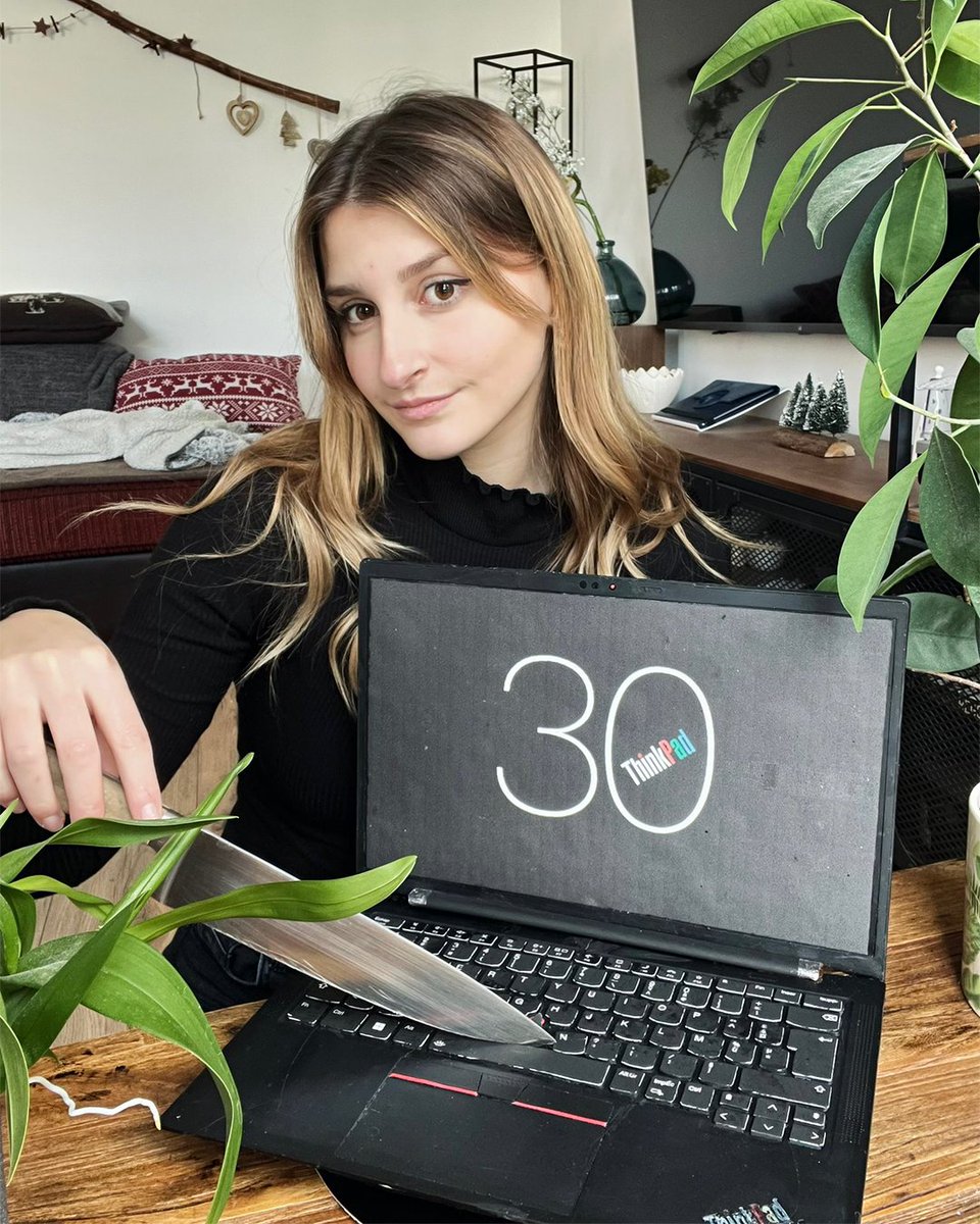 lenovofr's tweet photo. On a envoyé notre nouveau #ThinkPad à @Kaatsup.
Pour découvrir ce qu'elle a pensé de notre #ThinkCake, RDV sur son compte TikTok.
Spoil : elle a aimé.
#ThinkPad30 https://t.co/z40ktmHUZt