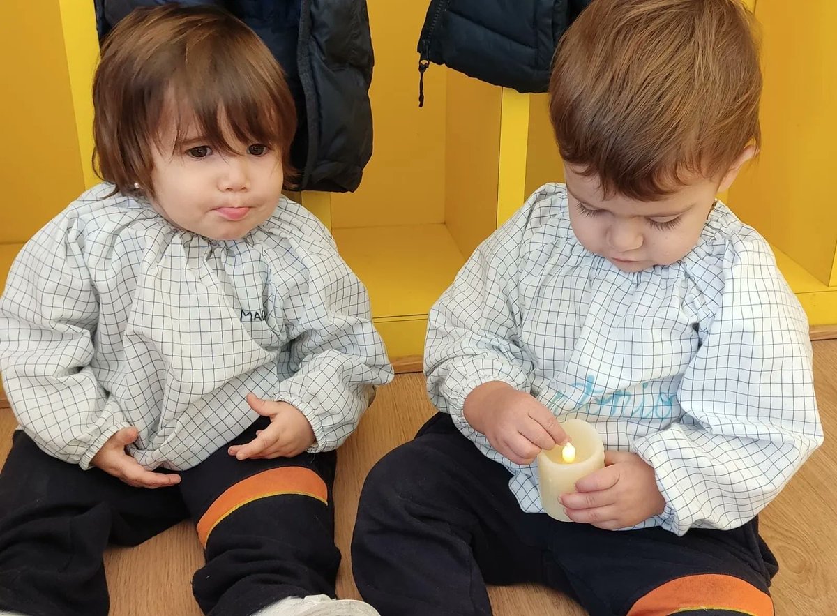 AlboradaColegio's tweet photo. Comenzamos con la primera semana de adviento.
Nuestros más pequeños encienden una vela de manera simbólica.
Aprendemos desde infantil.
Aprendemos nuestras tradiciones ♥
Esperamos todos juntos la Navidad.🎄
#adviento #InfantilAlborada #brightkids https://t.co/xQLqd31MWD