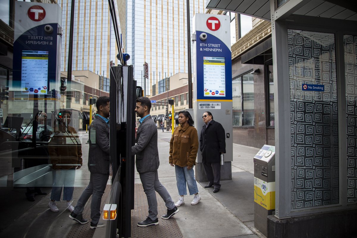 MetroTransitMN's tweet image. Join us and @MetCouncilNews this Saturday at Veterans Park in @CityofRichfield and @JXTA_ARTS in Minneapolis as we celebrate the launch of the new METRO D Line! Fun and food for the whole family. More info and location details at metrotransit.org/d-line 

#MetroDLine
