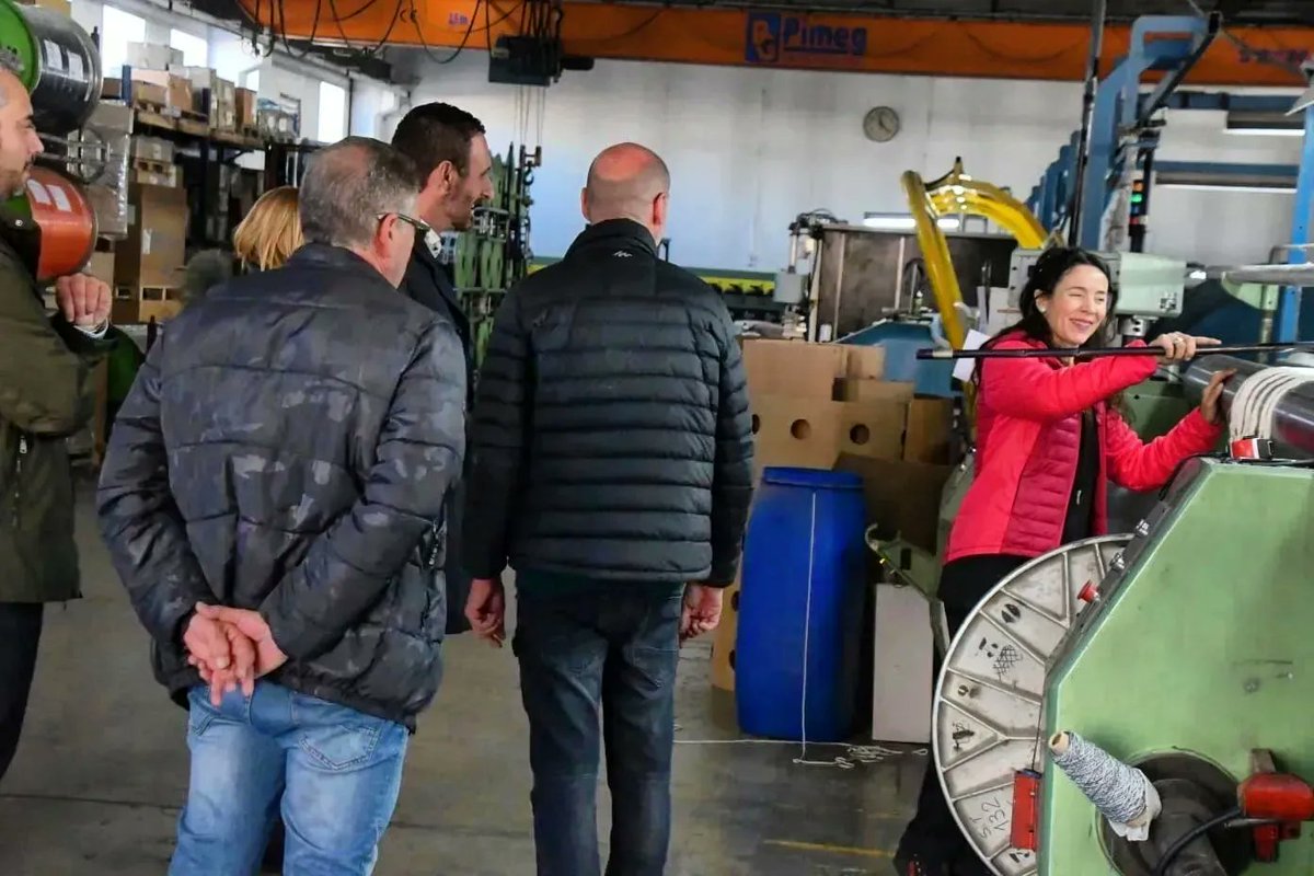 IsidrePineda's tweet photo. Conèixer el teixit empresarial de #CaldesDeMontbui és important per valorar l'impacte de les nostres empreses

Moltes gràcies família Barnadas, (empresa #Mafiltec) per obrir-nos les portes i presentar-nos diverses generacions d'ordidors arrelats a la nostra vila

📷 @guti_antonio https://t.co/JnjTEQsIAt