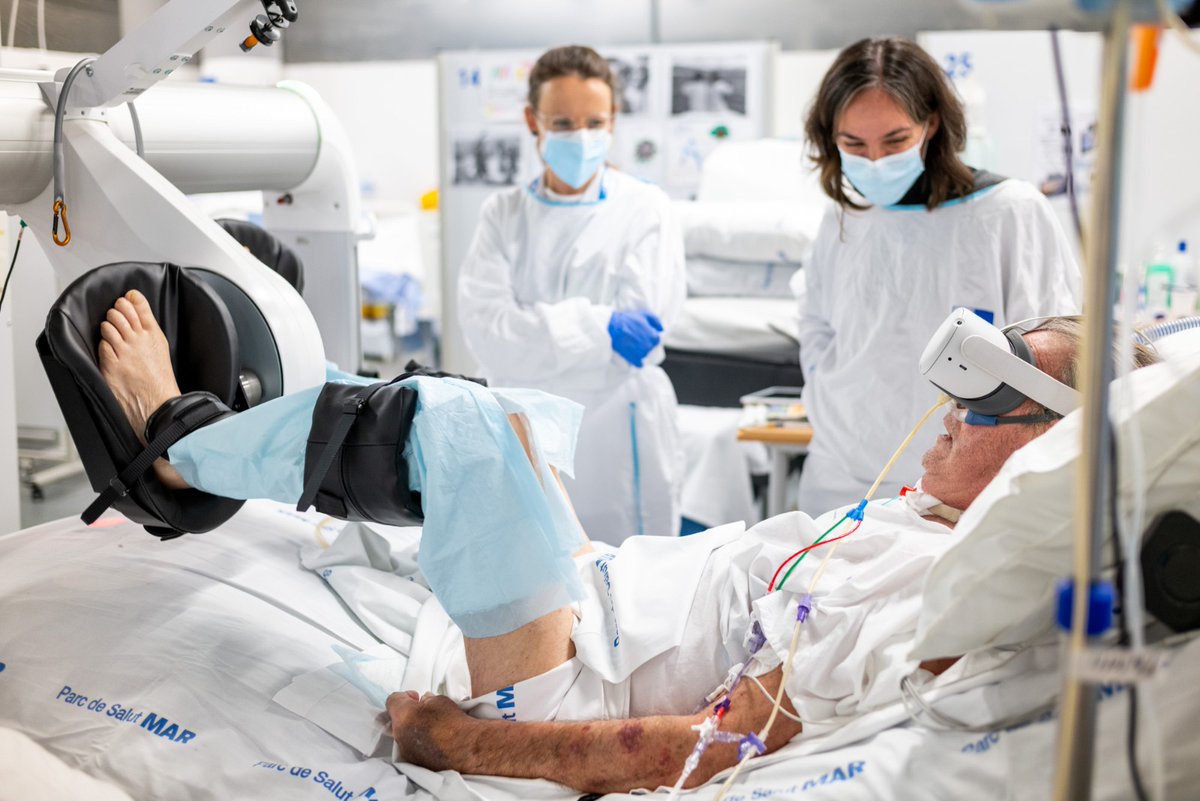 El uso de tecnología inmersiva y de VR es una de las líneas de rehabilitación en nuestras unidades. Es el caso del Servicio de #MedicinaIntensiva del Hospital del Mar, que permite a los pacientes "ir más allá de las cuatro paredes de la UCI". 📸 UCI H. del Mar / Reality Telling