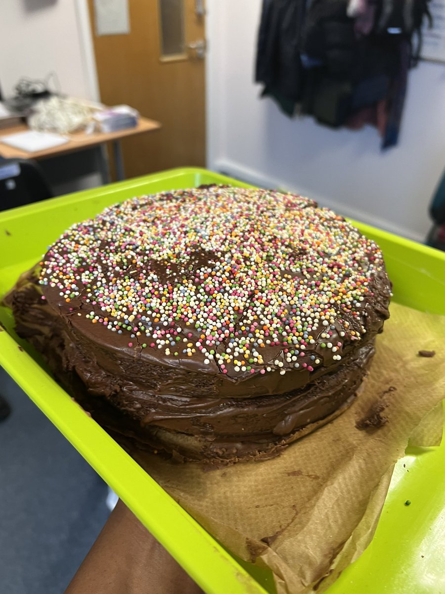 A_Savairah's tweet image. My lovely leaving lunch with the department @AcuteDietitians 
Seriously going to miss the team, such a supportive team! Lots of hugs today 💕 #sharedlunch #RD