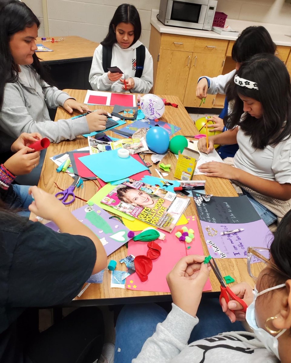 TheFindDesign's tweet photo. Happy Giving Tuesday! Look at these amazing new faces of the F.L.Y. Girl school year. We have been a few sessions in and it’s been amazing to see the transformation so far! Link in bio for more information! #givingtuesday #giveback #giving #flygirl #thatsfly https://t.co/pxh4Wm4QKw