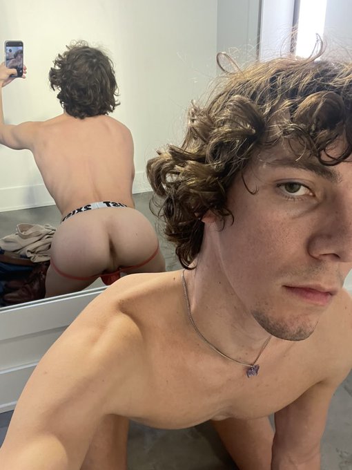 meet me in the fitting room? we can be quick, I promise https://t.co/PK4qN0Jbng